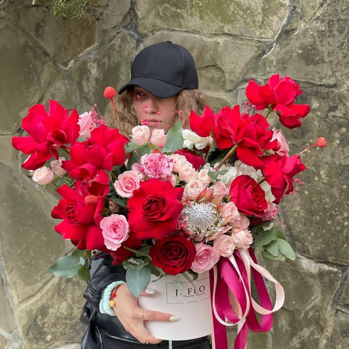 Яркий бокс "Для неё" в Пскове