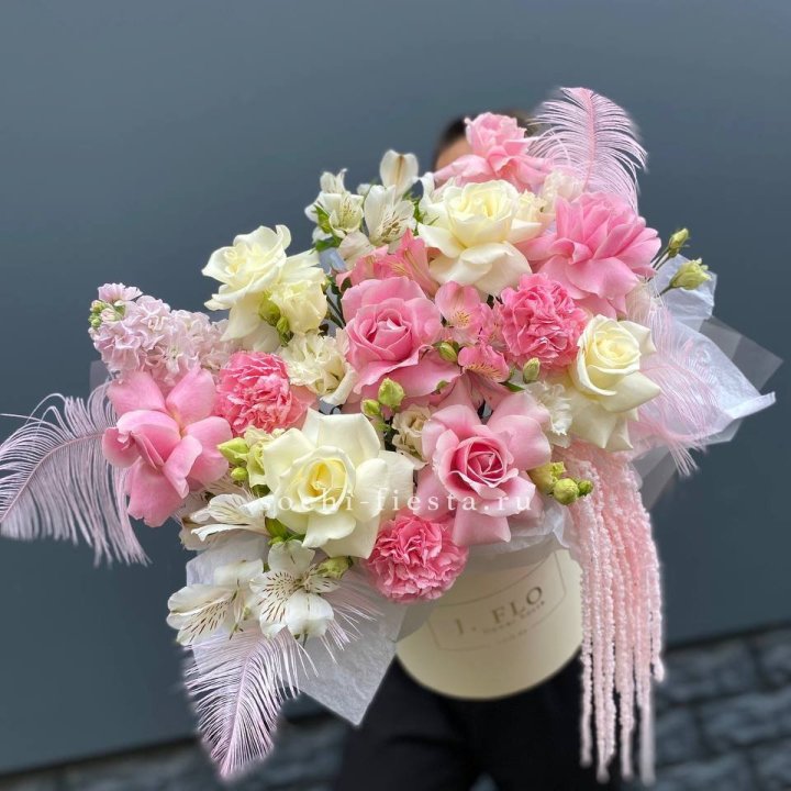 Дизайнерский бокс "Ловели" в Пскове