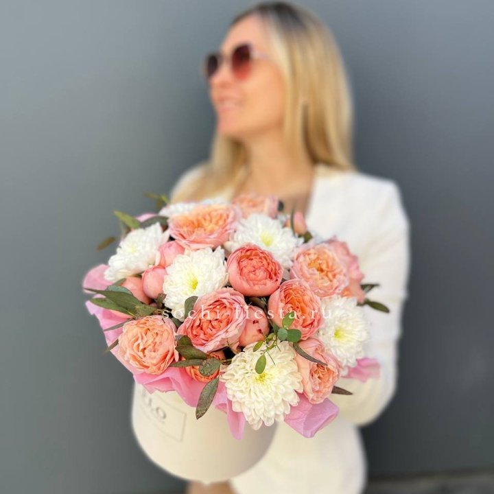 Нежная коробка с цветами в Пскове