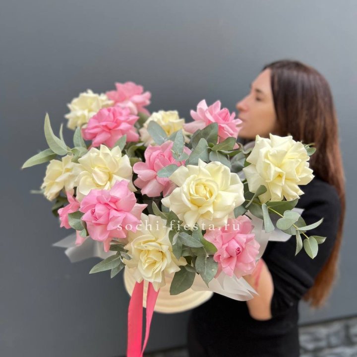 Зефирный бокс из 17 французских роз микс в Пскове