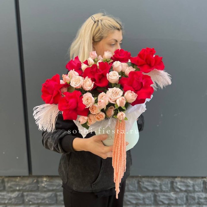 Бокс с нежными розами  в Пскове