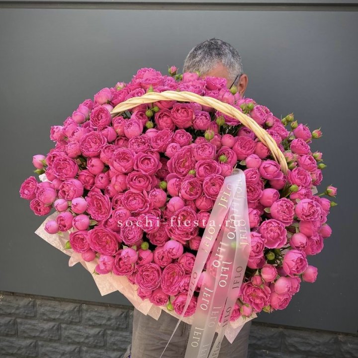 Корзина роз Мисти Баблс 151 в Пскове