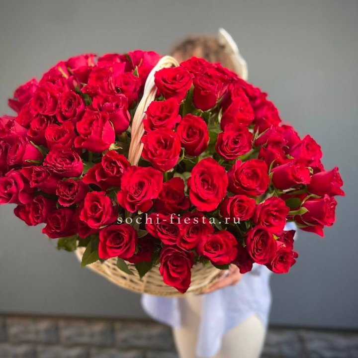 121 красная роза в корзине   в Пскове