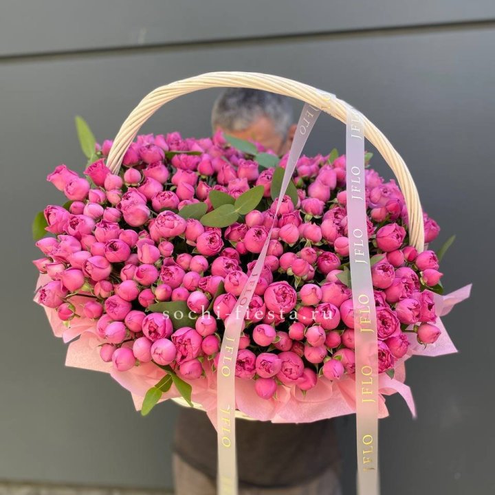 Корзина роз Мисти Баблс 101 в Пскове