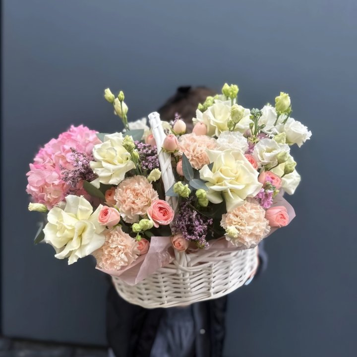 Цветочная корзина "Софтнес" в Пскове
