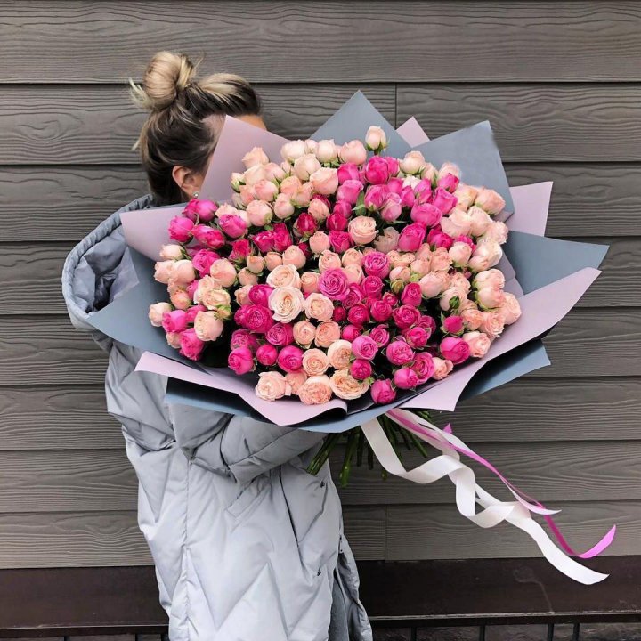 55 роз микс кустовых в Пскове