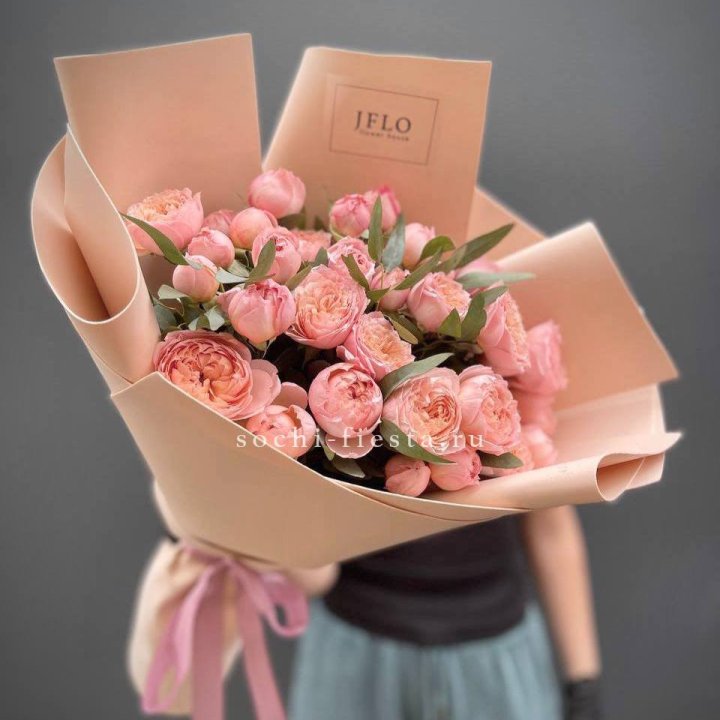 Букет из 9 кустовых роз Джульетта в Пскове