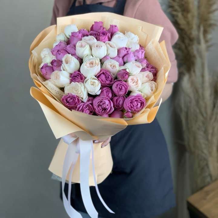 Букет кустовых роз Джулиана в Пскове