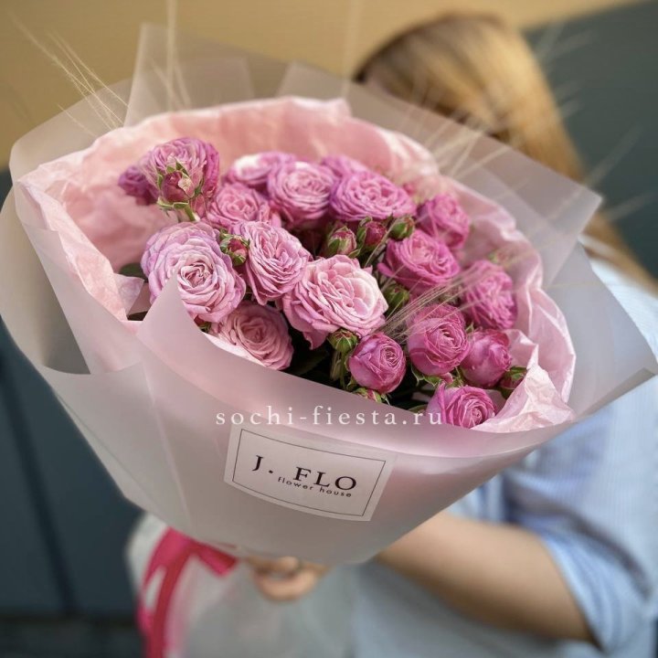 Пионовидные розы Мадам Бомбастик Pink в Пскове