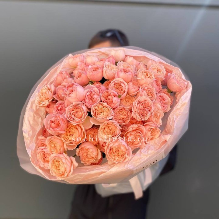 Букет из 21 пионовидной розы Джульетта в Пскове