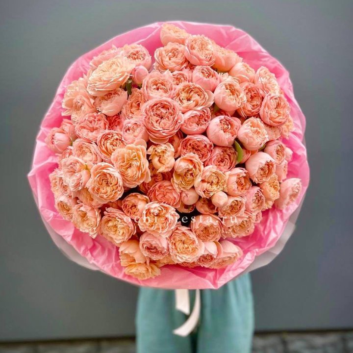 Букет кустовых пионовидных роз Джульетта "Принцесса" в Пскове