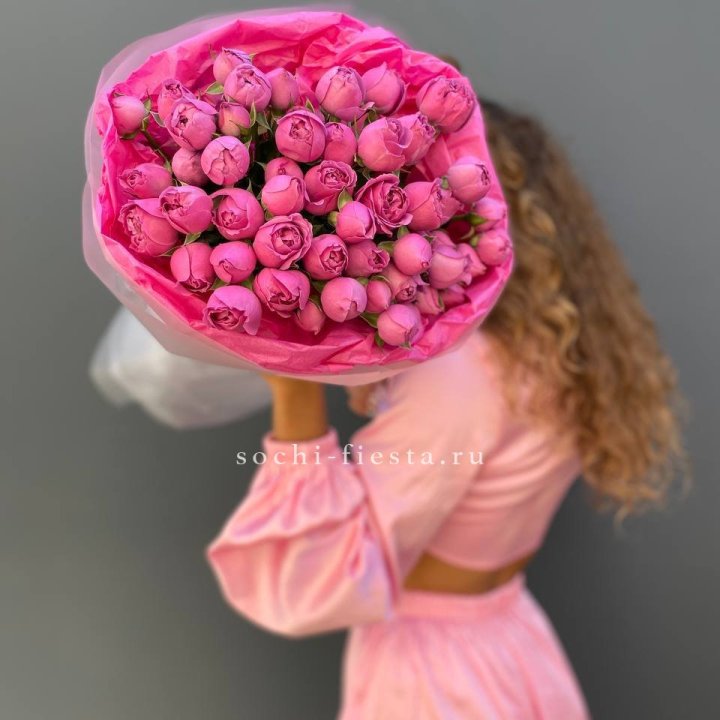 Букет из пионовидных роз  в Пскове