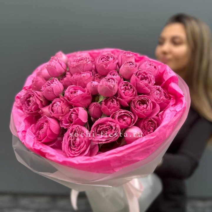 Букет из пионовидных роз  в Пскове