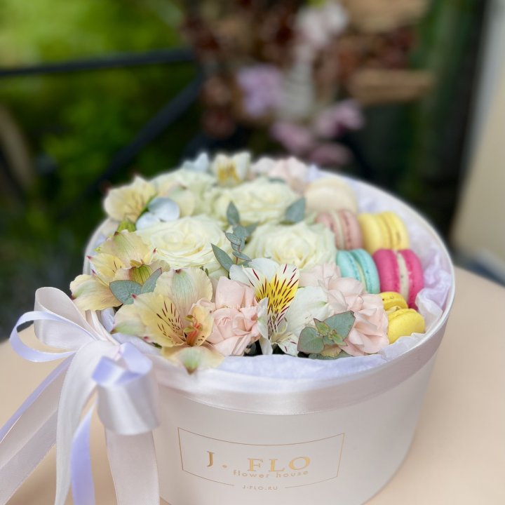 Цветочный бокс "Ника" в Пскове