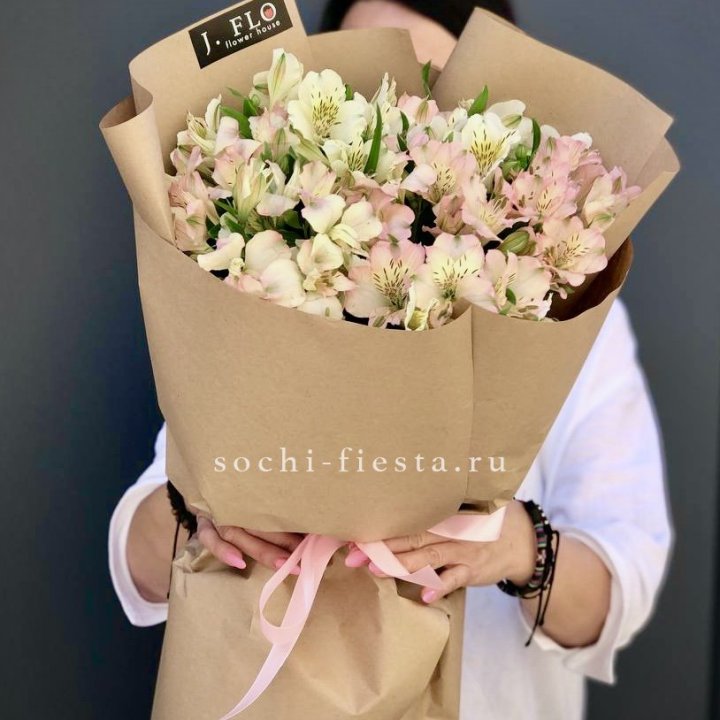 17  альстромерий в крафте в Пскове