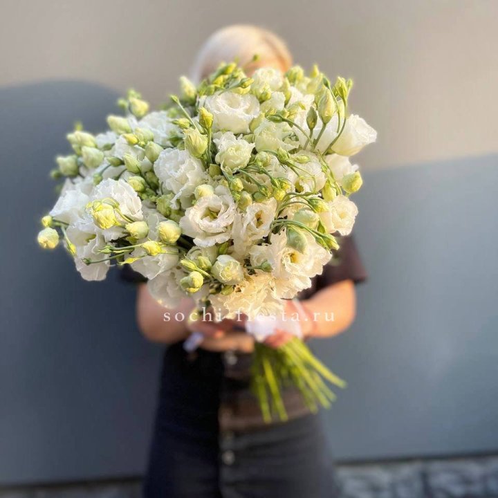 Букет эустом под ленту  в Пскове