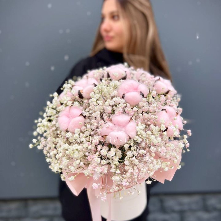 Гипсофилы с хлопком в шляпной коробке в Пскове