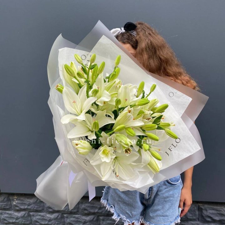 Букет  лилий "Воздушный"  в Пскове