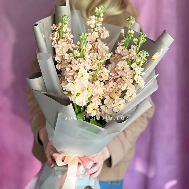 Букет ароматной маттиоллы №2 в Пскове