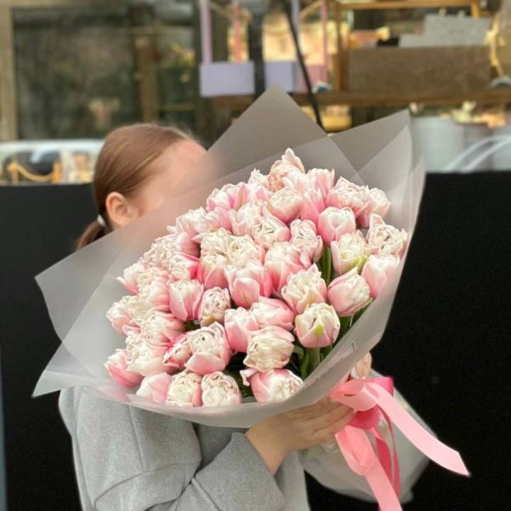 51 нежный тюльпан в Пскове