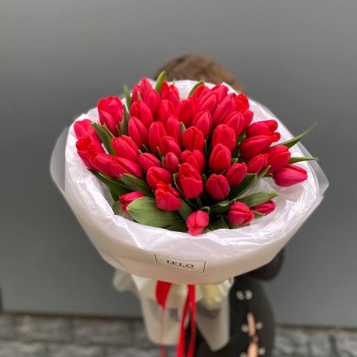 51 тюльпан "Любовь" в Пскове