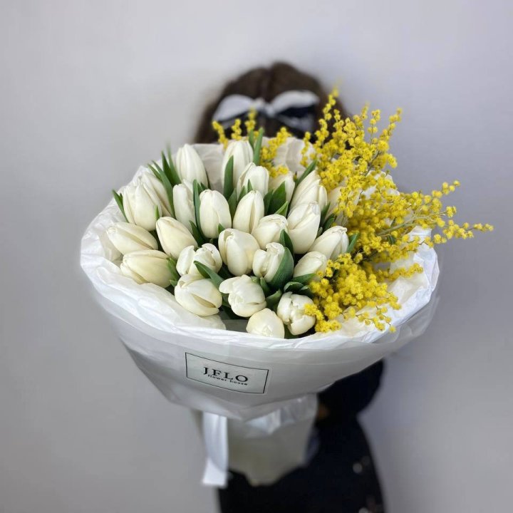 Дуо тюльпан и мимоза в Пскове