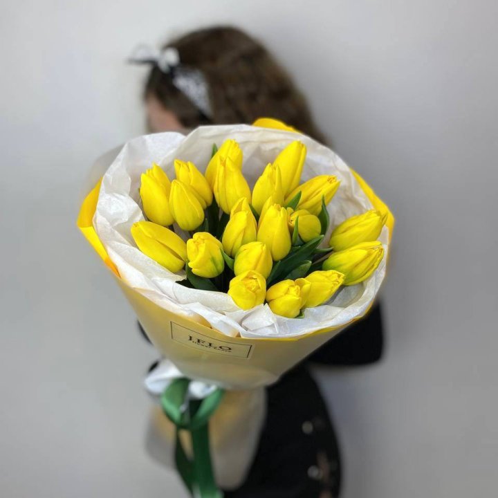  19 жёлтых тюльпанов в Пскове