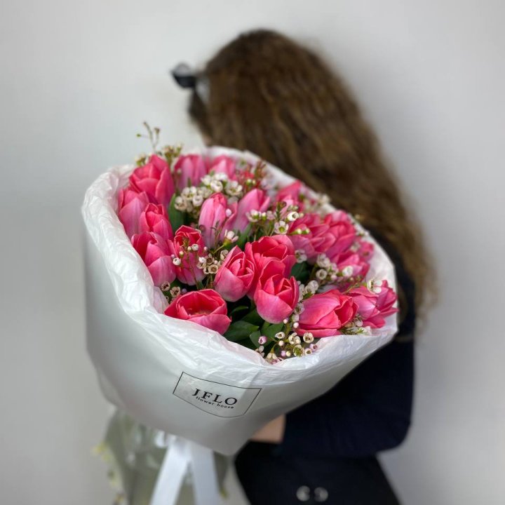 Дуо тюльпаны с хамелациумом в Пскове