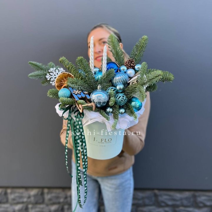 Композиция "Мери крисмас блю" в Пскове