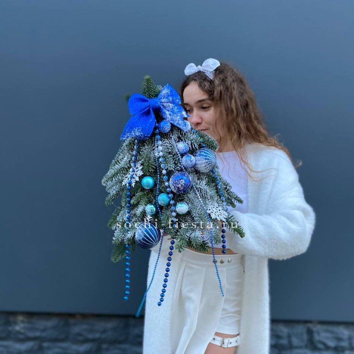 Новогодняя елочка "Блю" в Пскове