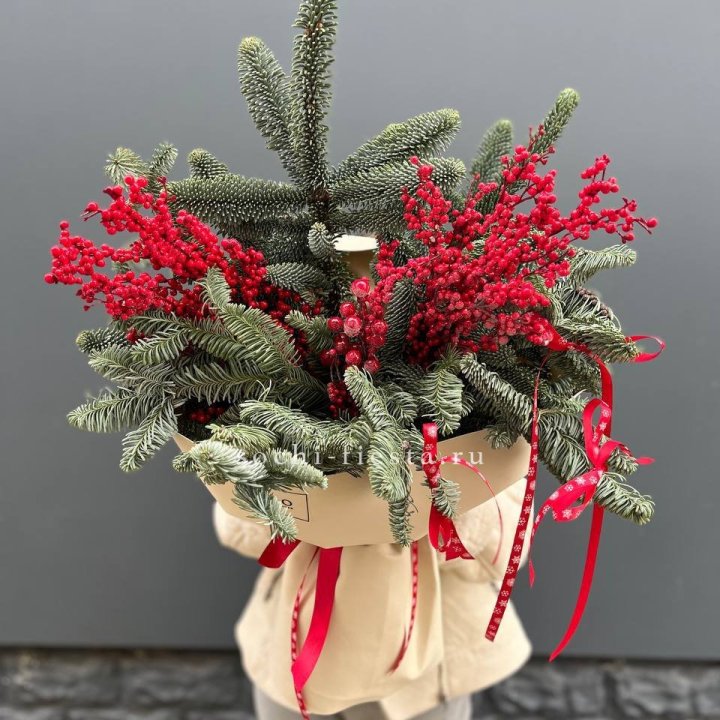 Букет нобилиса и ягод в Пскове