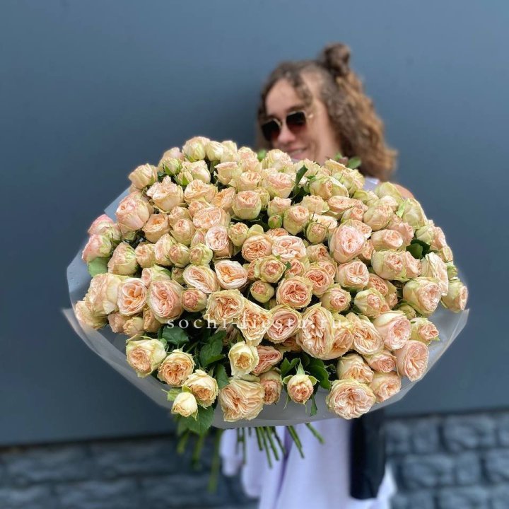 51 пионовидная роза в Пскове