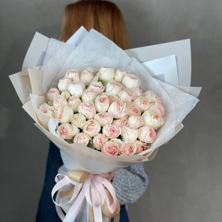 Букет пионовидных роз Пур лав в Пскове