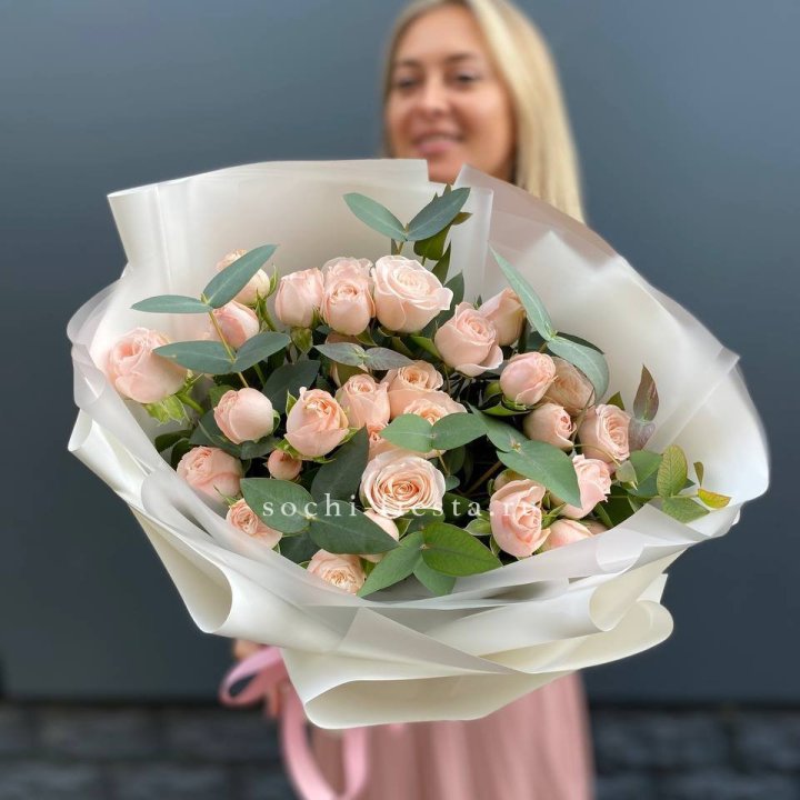 Букет кустовых роз "Фреш" в Пскове