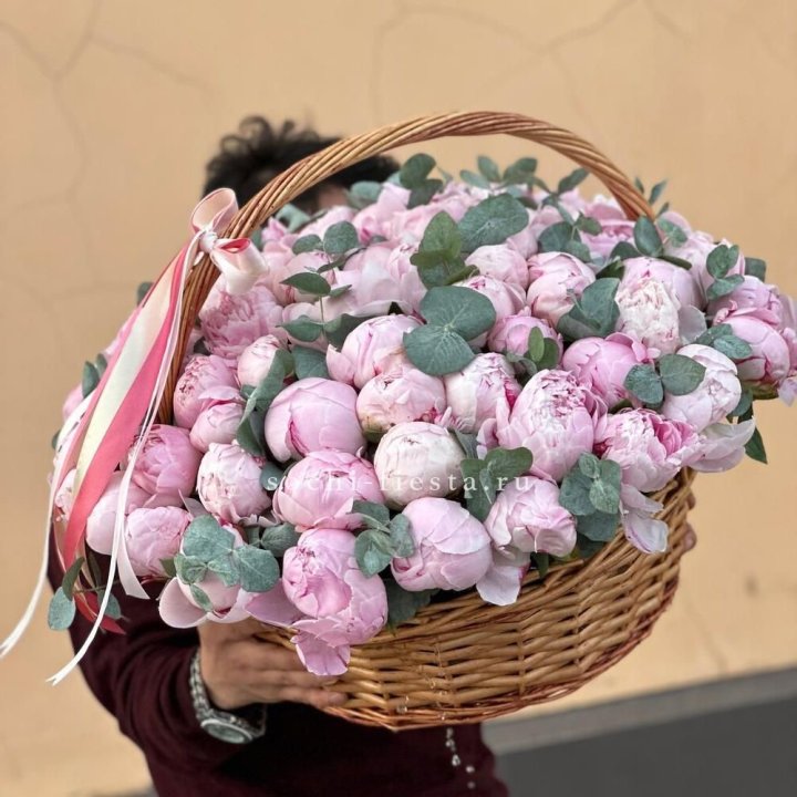 Корзина пионов "75" в Пскове