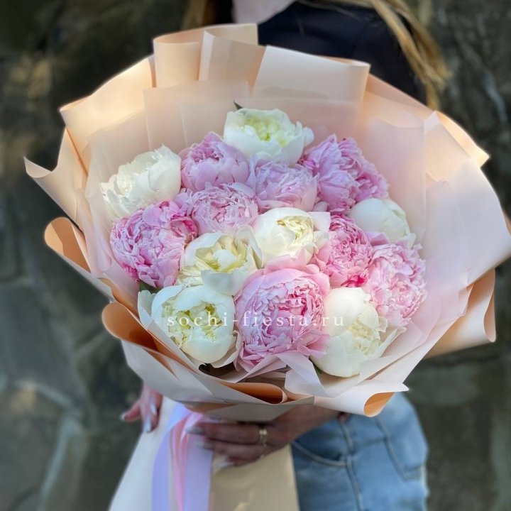 Букет 15 зефирных пионов в Пскове