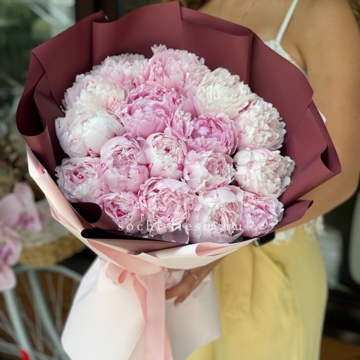 Букет 17 зефирных пионов в Пскове