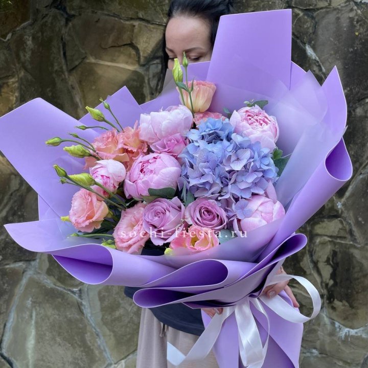 Букет с пионами "Блю логан" в Пскове