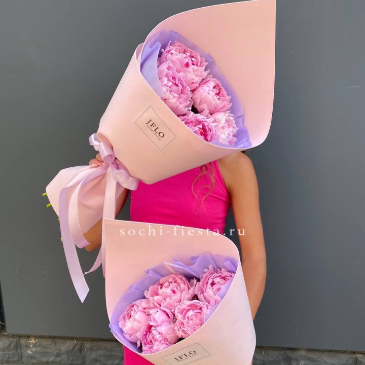 Букет из 5 пионов в Пскове