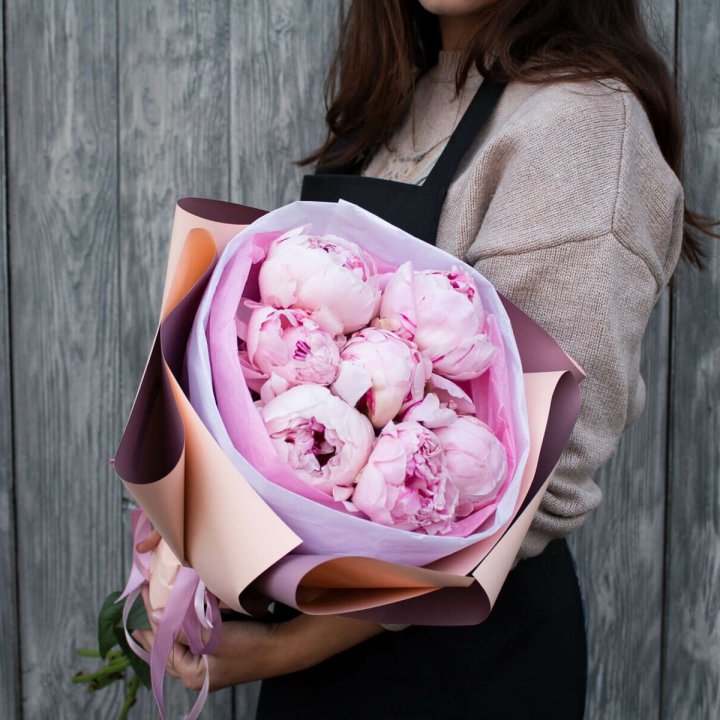 7 зефирных пионов в оформлении в Пскове