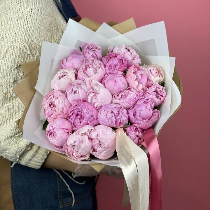 Букет из 21 пионов в Пскове