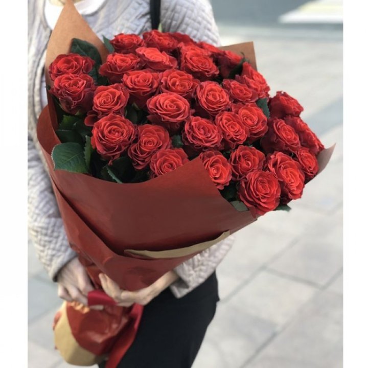 29 высоких роз  в Пскове