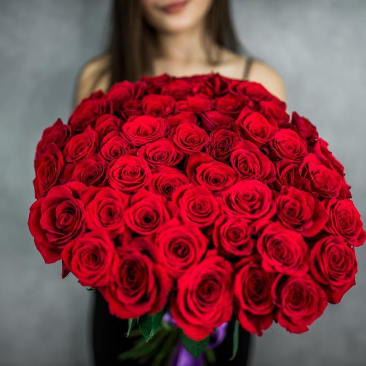 51 красная роза в Пскове