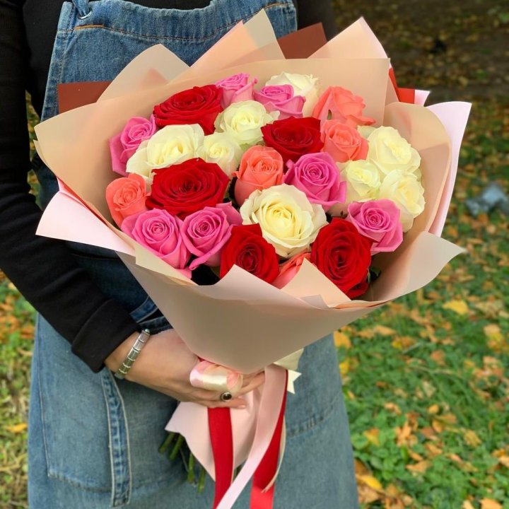 25 роз "Карусель" в Пскове