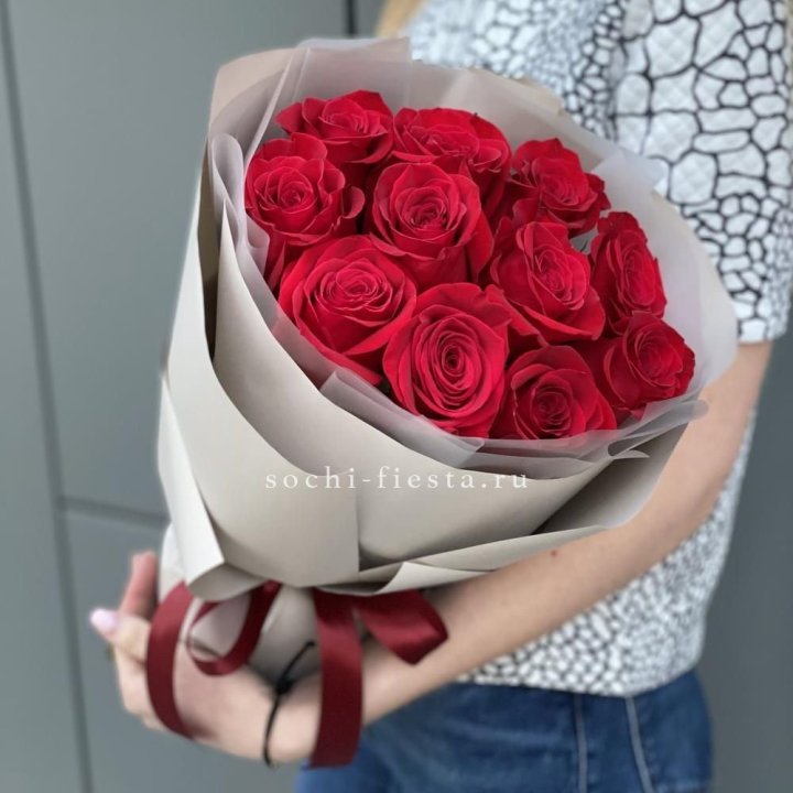 Букет красных роз "Рози" в Пскове