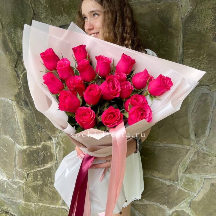 19 алых роз в Пскове