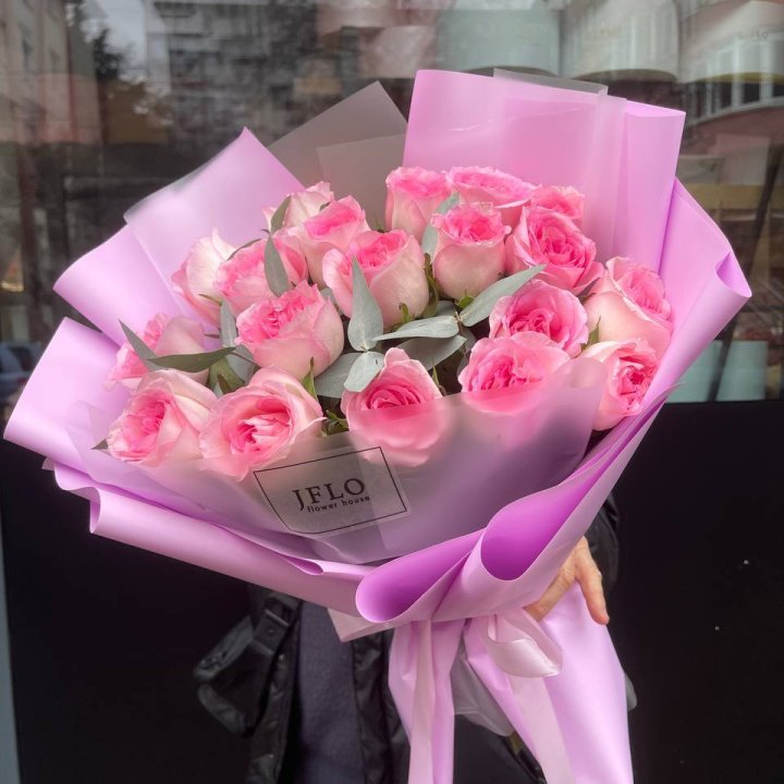  19 розовых роз в Пскове