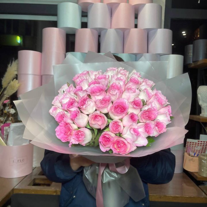  51 розовых роз в Пскове
