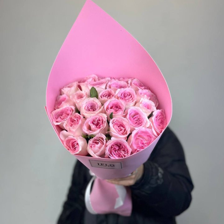 25 нежных роз в Пскове