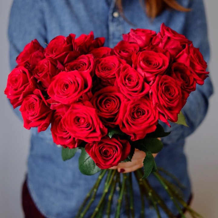 25 красных роз в Пскове